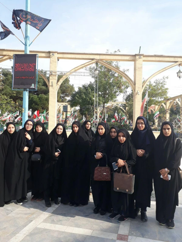 حضور دانشجومعلمان  پردیس امیرکبیرالبرز  
در روز اربعین / امام زاده طاهر کرج 2