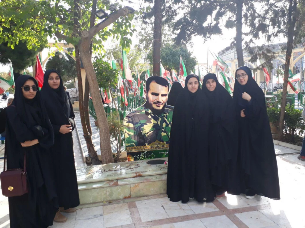 حضور دانشجومعلمان  پردیس امیرکبیرالبرز  
در روز اربعین / امام زاده طاهر کرج 3