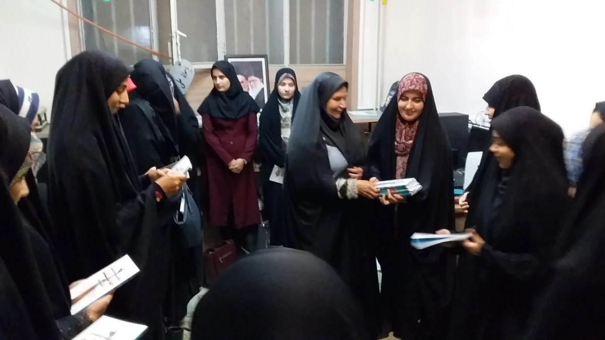 اهدای جوایز دانشجو معلمان بسیجی راهیان نور 3