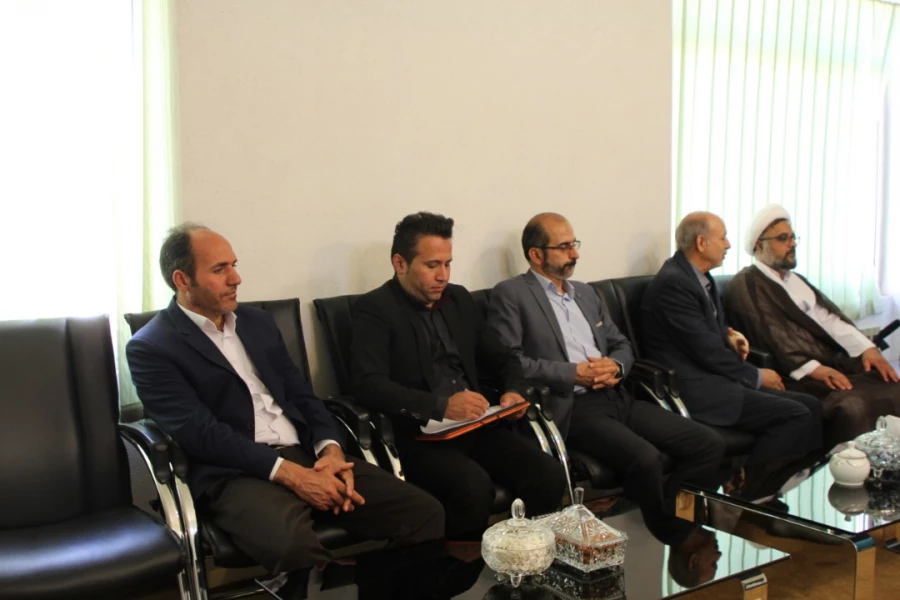 دیدار مسئولین دانشگاه با امام جمعه محترم شهرستان کرج 4