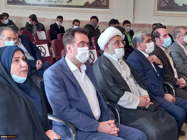 
گروکشی از کلاس درس دانشجویان توسط بعضی از اساتید هیئت علمی دانشگاه فرهنگیان برای منافع شخصی و صنفی خلاف اخلاق و تعهد استادان است. 3