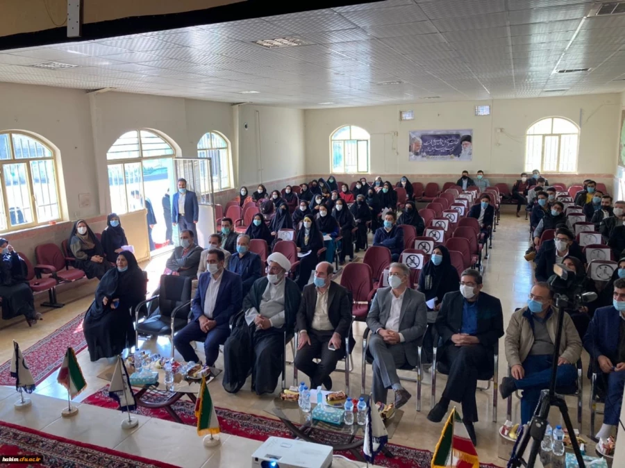 
گروکشی از کلاس درس دانشجویان توسط بعضی از اساتید هیئت علمی دانشگاه فرهنگیان برای منافع شخصی و صنفی خلاف اخلاق و تعهد استادان است. 4